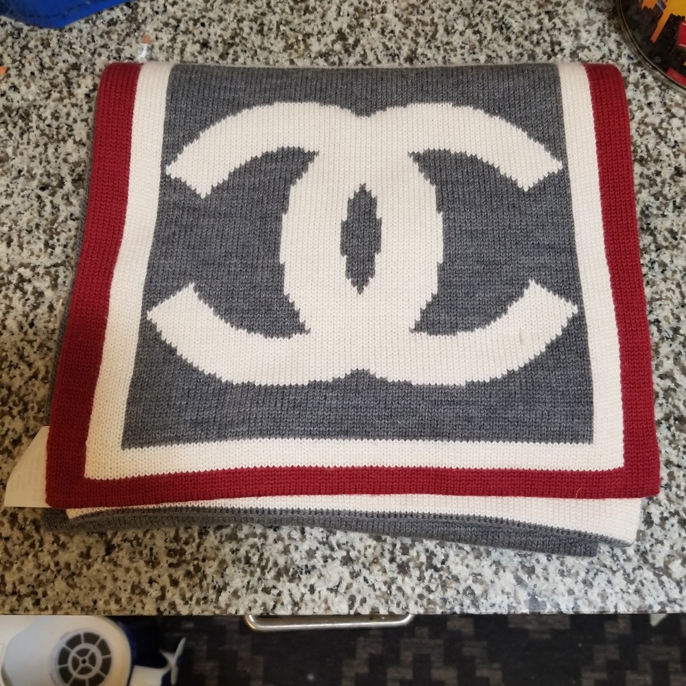 CHANEL &wool &Cashmere  Winter Scarf - Picture 5 of 12